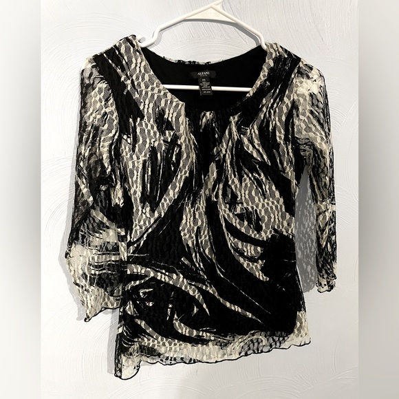 Women’s Size Small Petite Alfani Black/White Lace Blouse - Picture 1 of 3